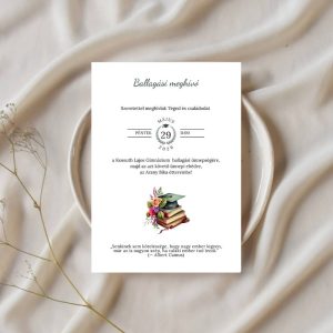 Klasszikus iskolai ballagási meghívó akvarell virágokkal díszített könyvrakáson, Albert Camus idézettel és naptár-szerű dátumelrendezéssel.